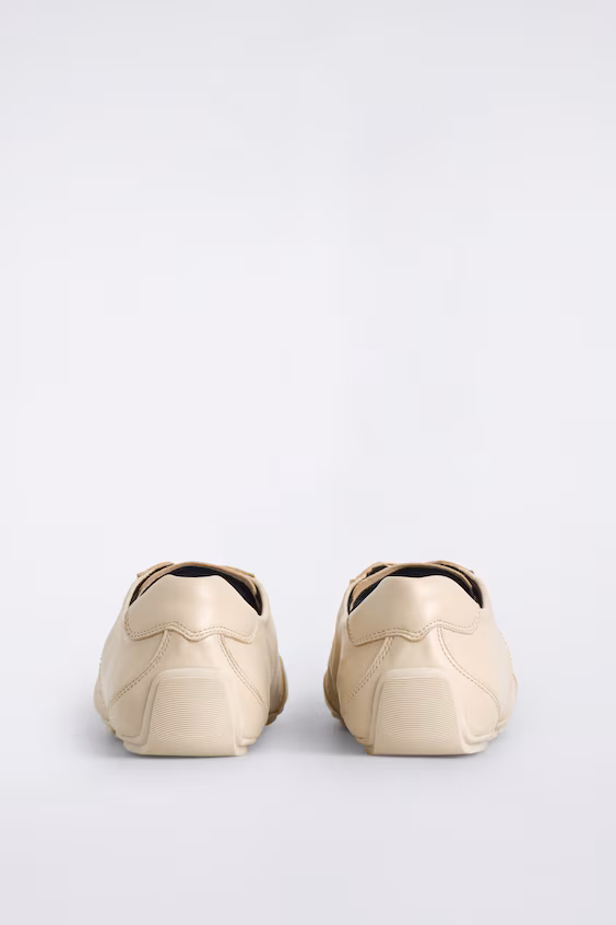 Минималистичные кожаные кеды