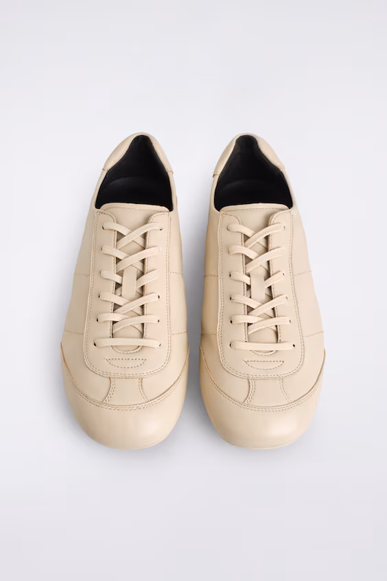 Минималистичные кожаные кеды