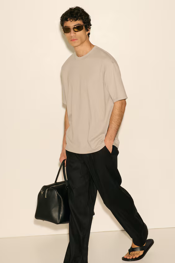 Футболка из прохладного трикотажа свободного кроя