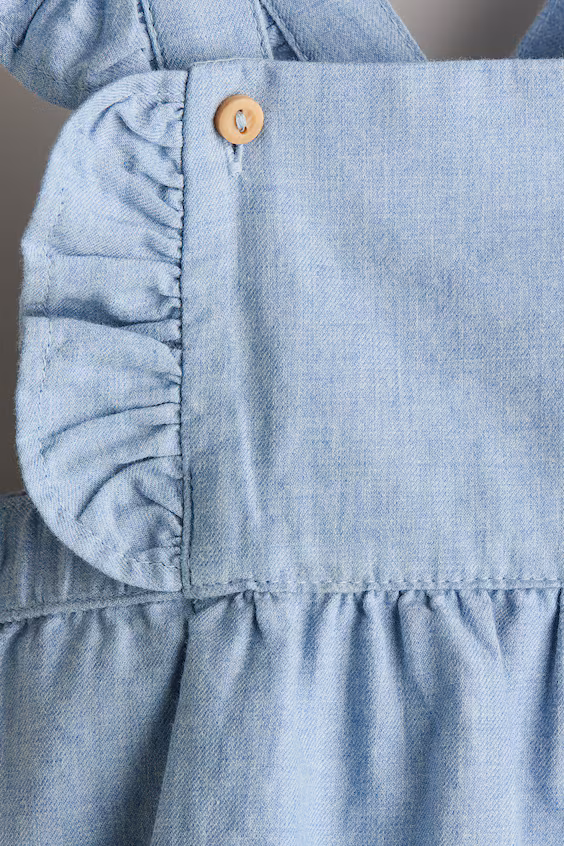 Джинсовые шорты-комбинезон