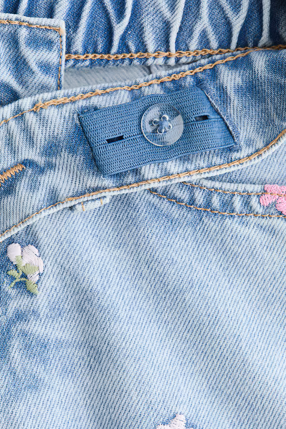 Джинсы с широкими брючинами с узорами