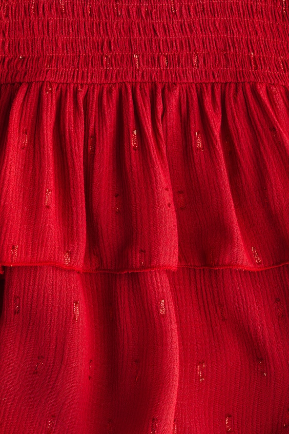 Платье с оборками и складками