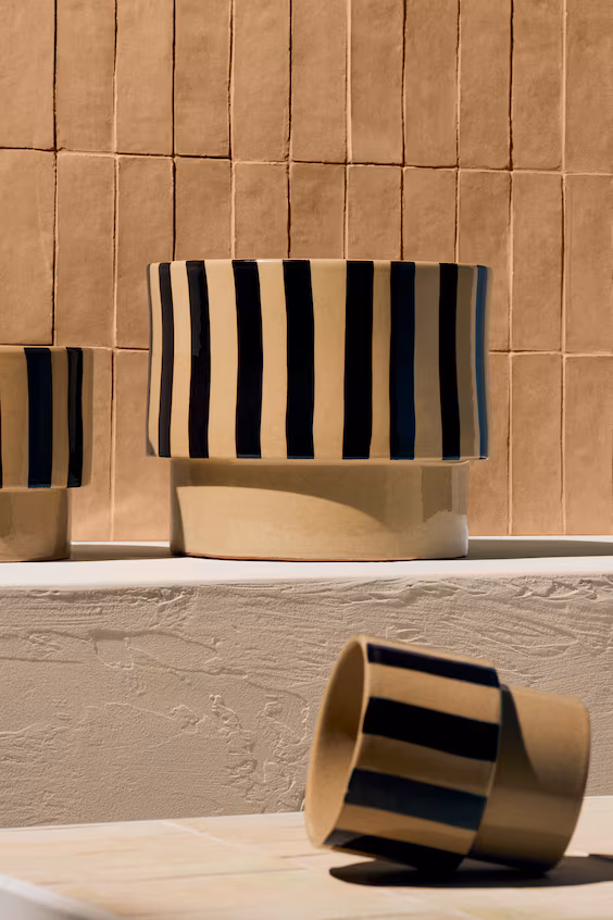 Очень крупная ваза из терракоты