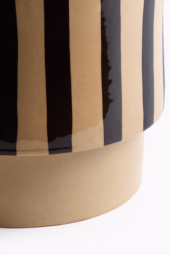 Очень крупная ваза из терракоты