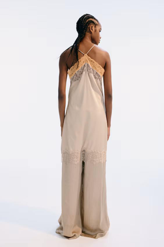 Платье из атласа с кружевом