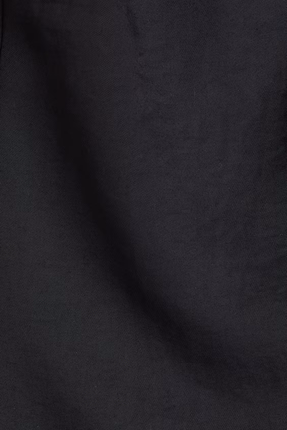 Платье из парчи с квадратным вырезом