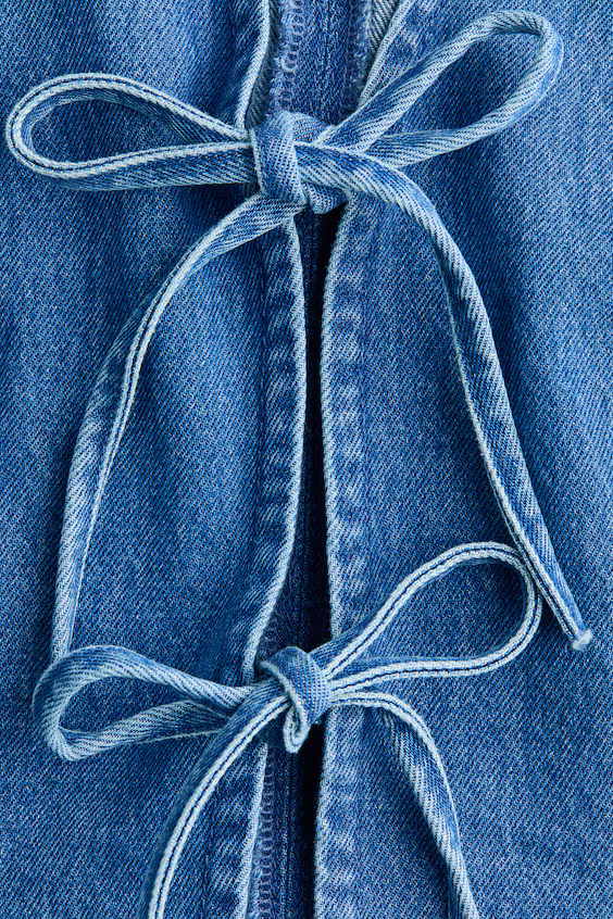 Джинсовый жилет с завязками