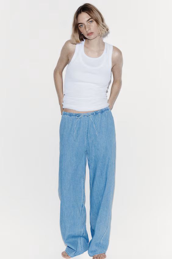 Джинсы в голубом дениме с завязкой