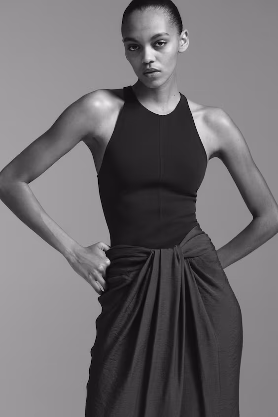 Юбка с завитым деталем