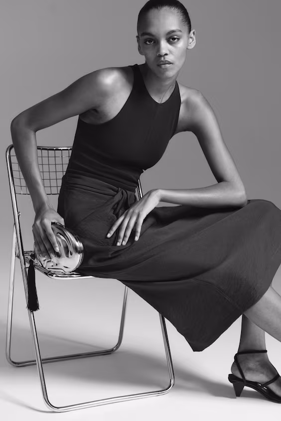 Юбка с завитым деталем