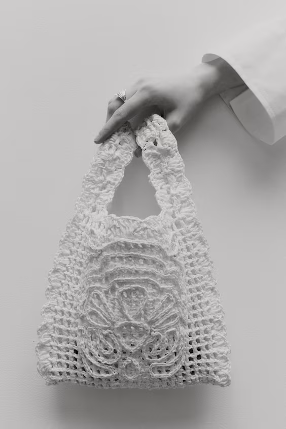 Сумочка-клатч из соломы