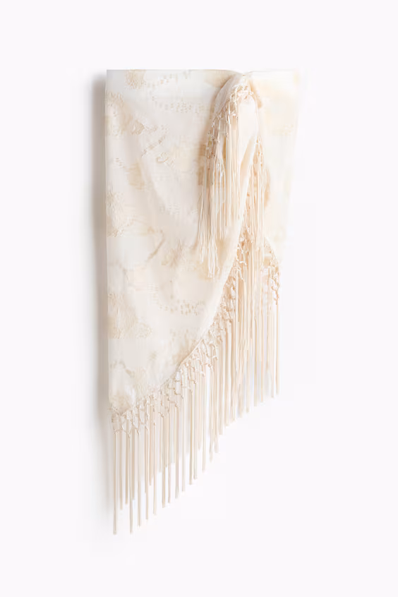 Треугольный платок с бахромой