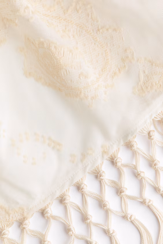 Треугольный платок с бахромой