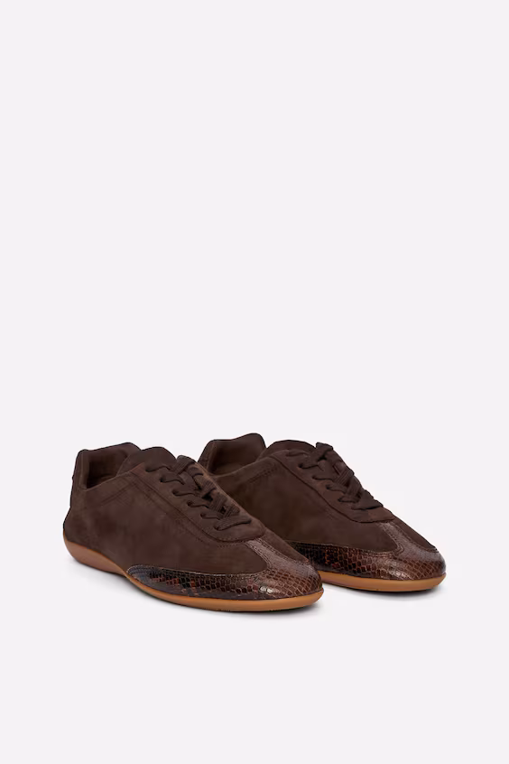 Кроссовки из замши