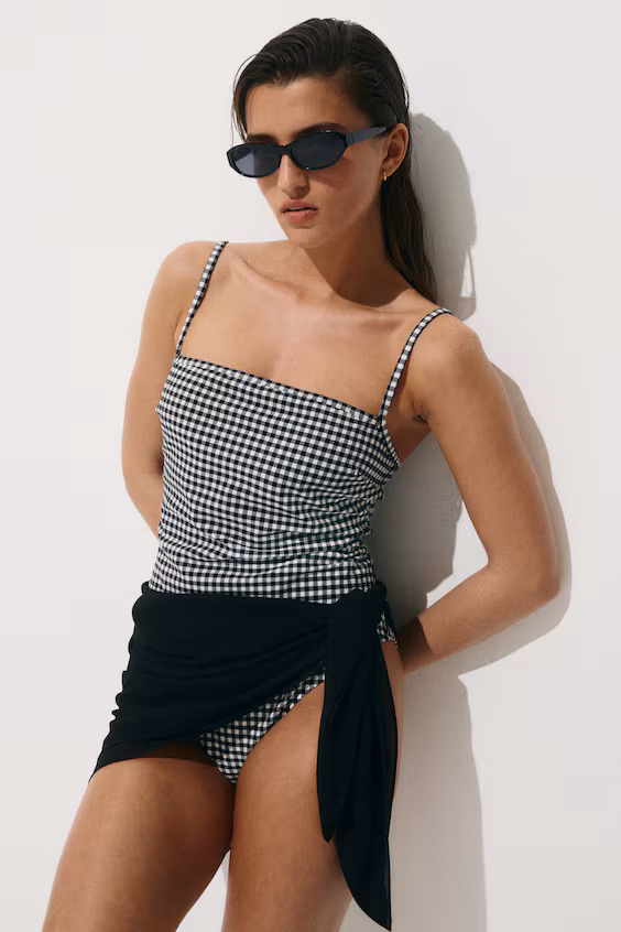 Купальник с упругими чашечками high leg