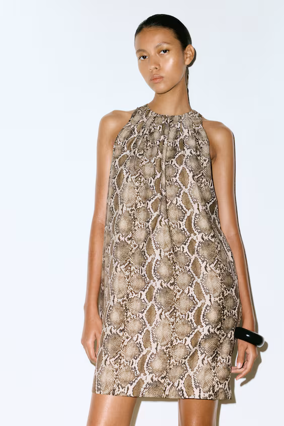 Платье прямого покроя