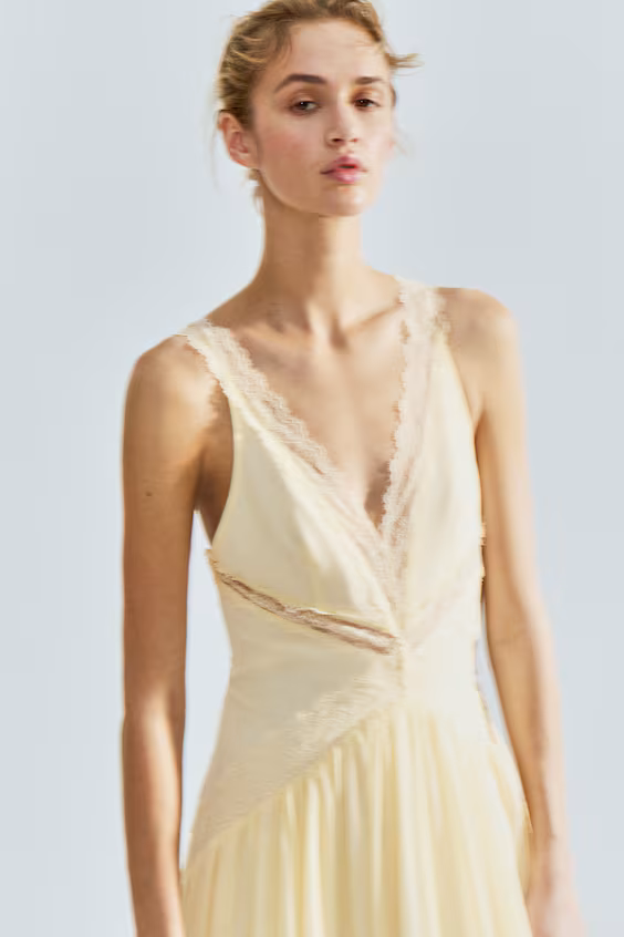 Платье из шифона с вставками из кружева