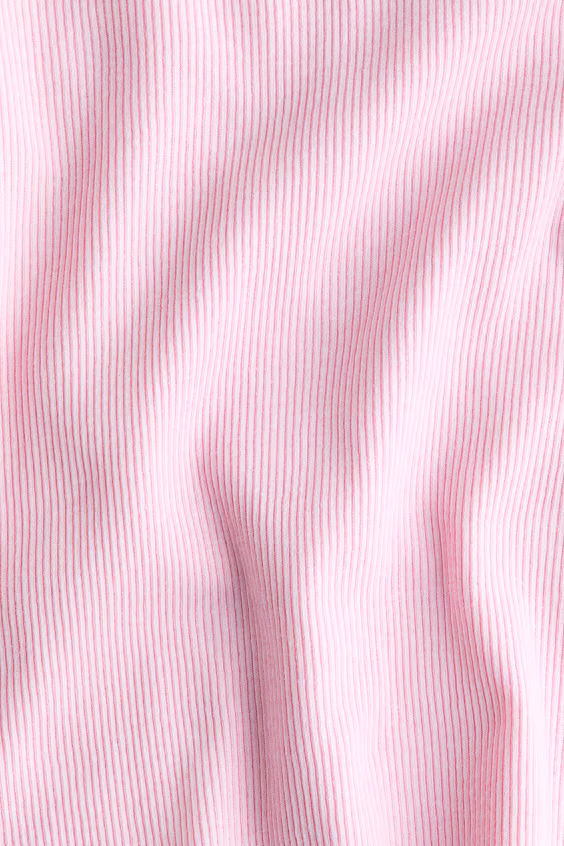 Футболка в рубчик с оверлоком