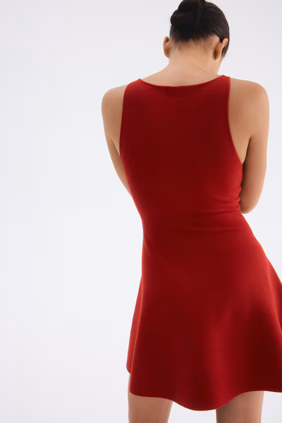 Платье из рубчикового трикотажа