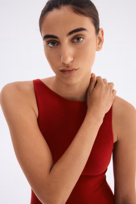 Платье из рубчикового трикотажа