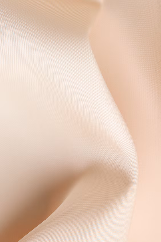 Блузка из атласа с шарфом