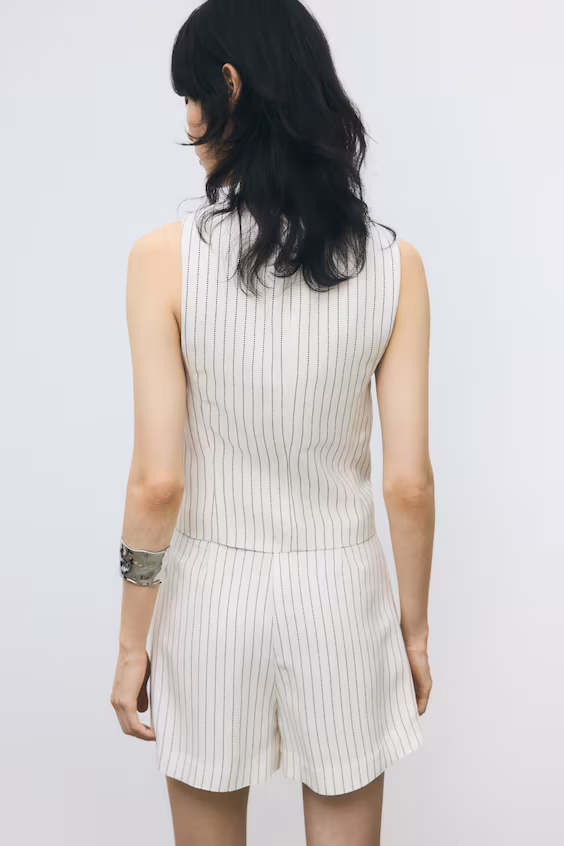 Короткий жилет