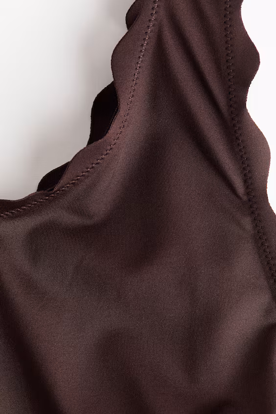 Купальник с поролоновыми чашечками