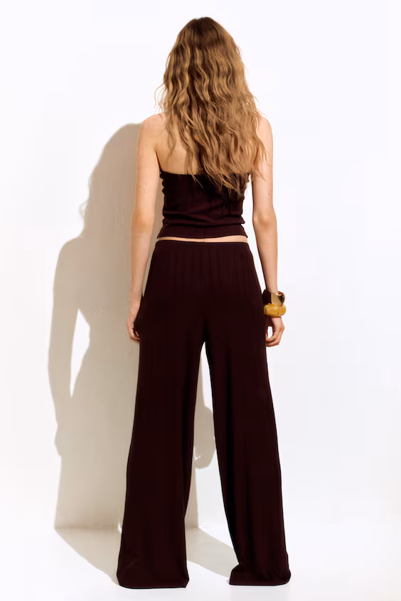 Прямые брюки с эластичным поясом