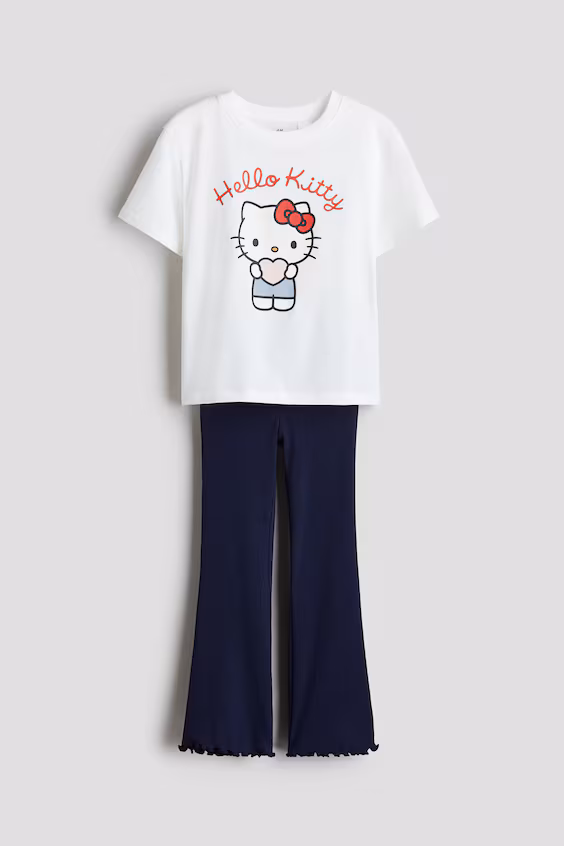 Комплект из футболки и леггинсов