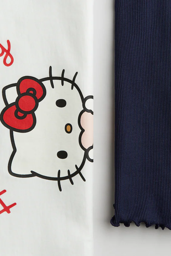 Комплект из футболки и леггинсов