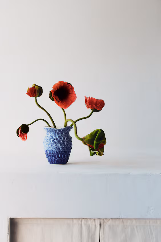 Маленькая ваза из керамики в морском стиле