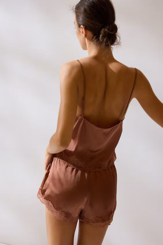 Пижама из атласа с кружевом