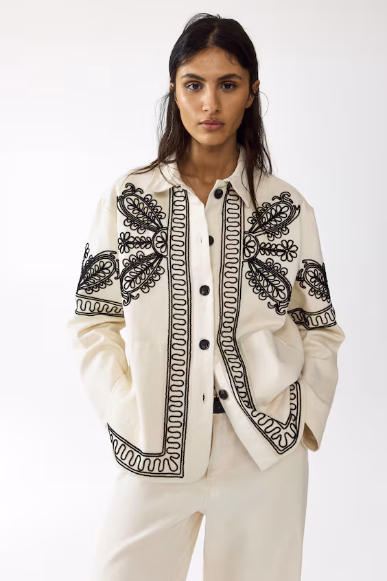 Пальто из хлопкового саржевого материала с вышивкой