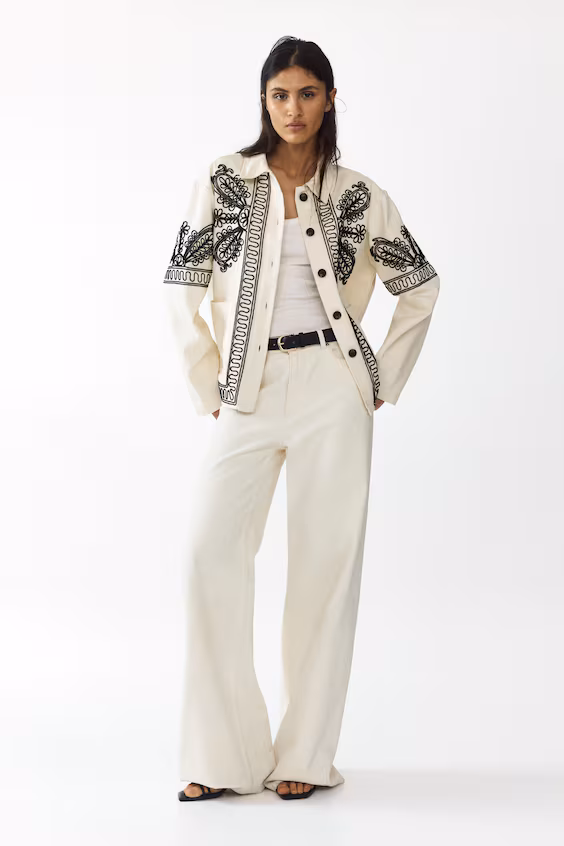 Пальто из хлопкового саржевого материала с вышивкой