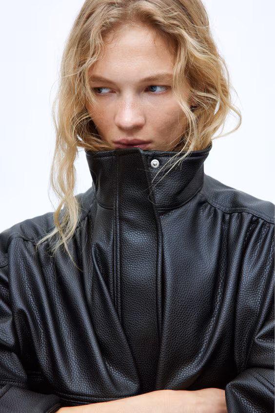 Куртка из обтягивающей ткани