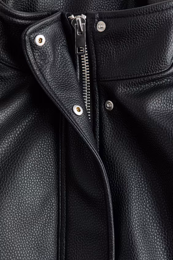 Куртка из обтягивающей ткани