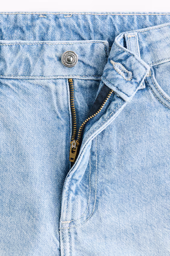 Джинсовые шорты с необработанными краями