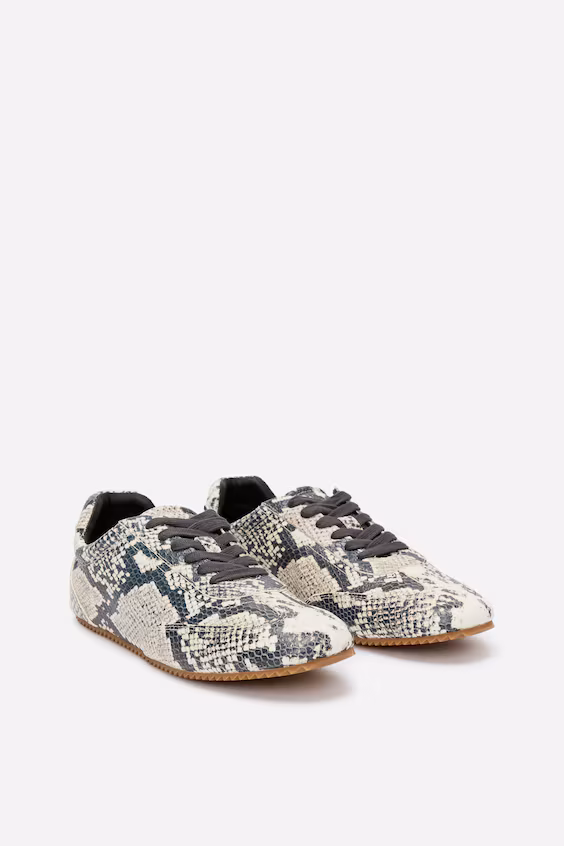 Кроссовки из кожи