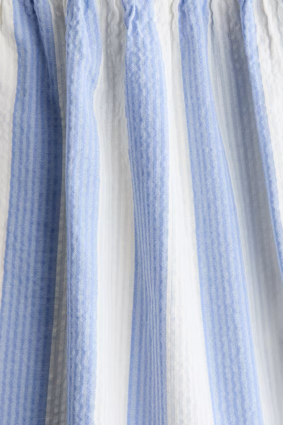 Платье из ткани с морщинками в полоску