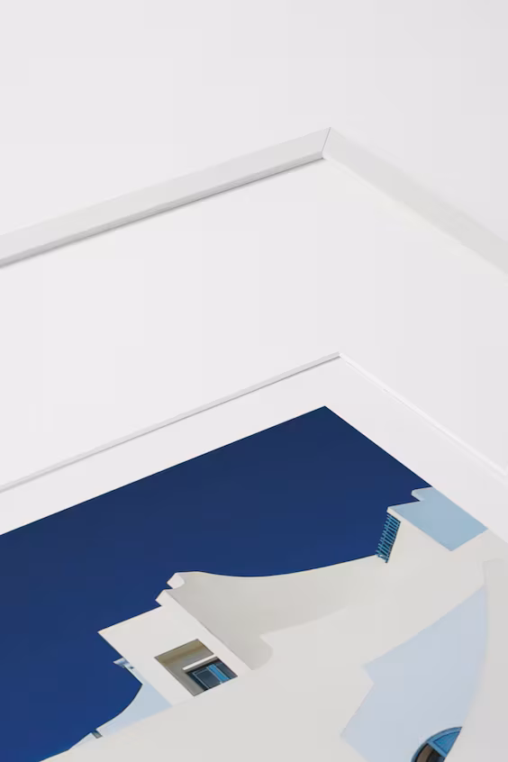 Оформление включает паспарту