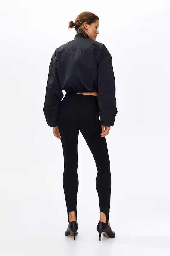 Леггинсы с вытачками и лентами на стопе