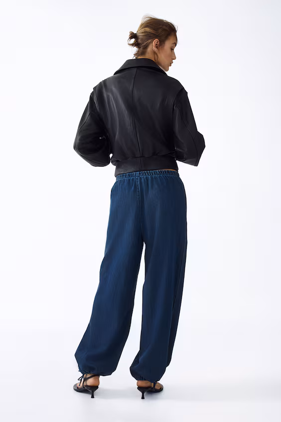 Джинсы в стиле бойфренд с застежкой на пуговицу и широкими штанинами