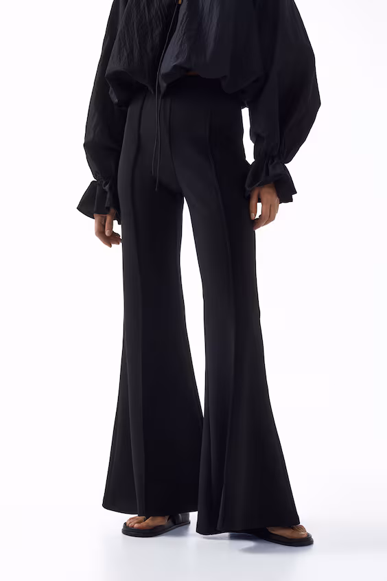 Брюки с вытянутыми штрихами в стиле колокола