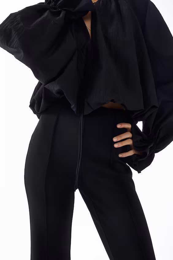 Брюки с вытянутыми штрихами в стиле колокола