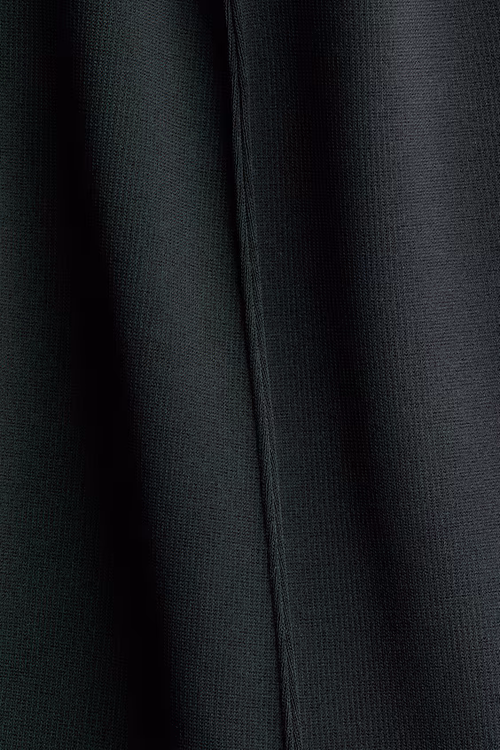 Брюки с вытянутыми штрихами в стиле колокола