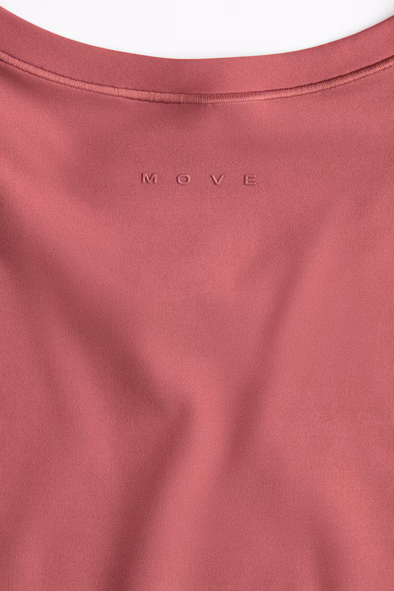 Топ для спорта с технологией drymove™