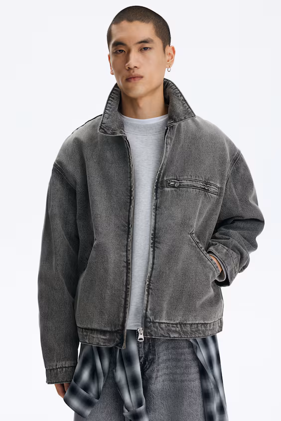 Джинсовая куртка в стиле oversized