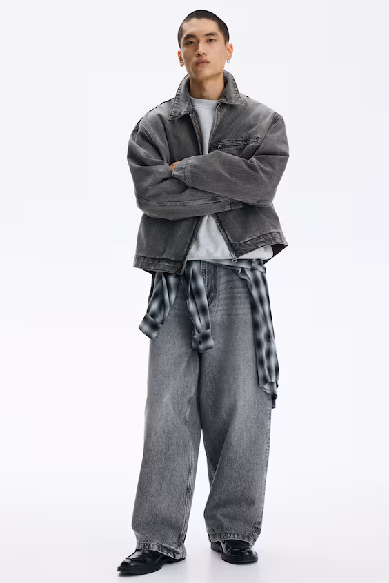 Джинсовая куртка в стиле oversized