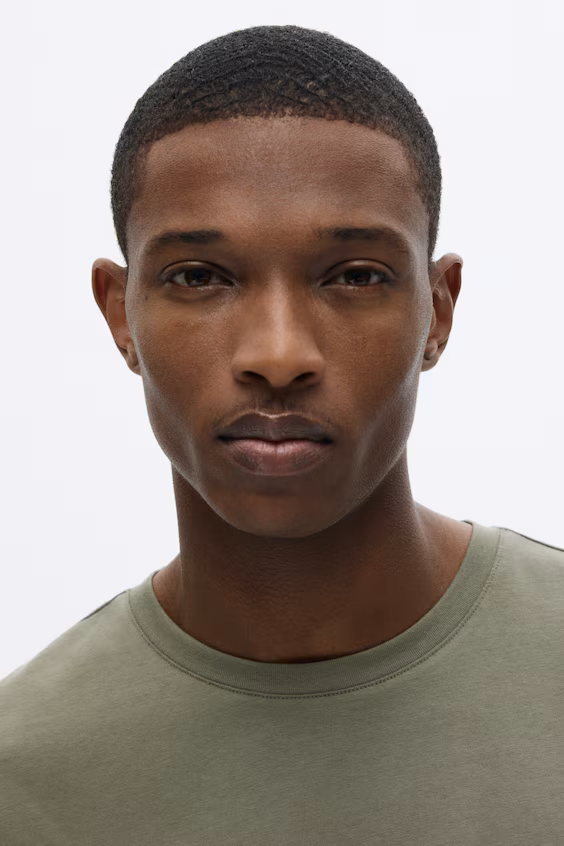 Футболка облегающего кроя