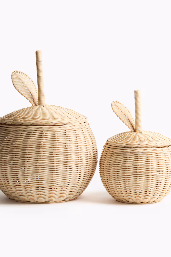 Маленькая корзина для хранения из ротанга